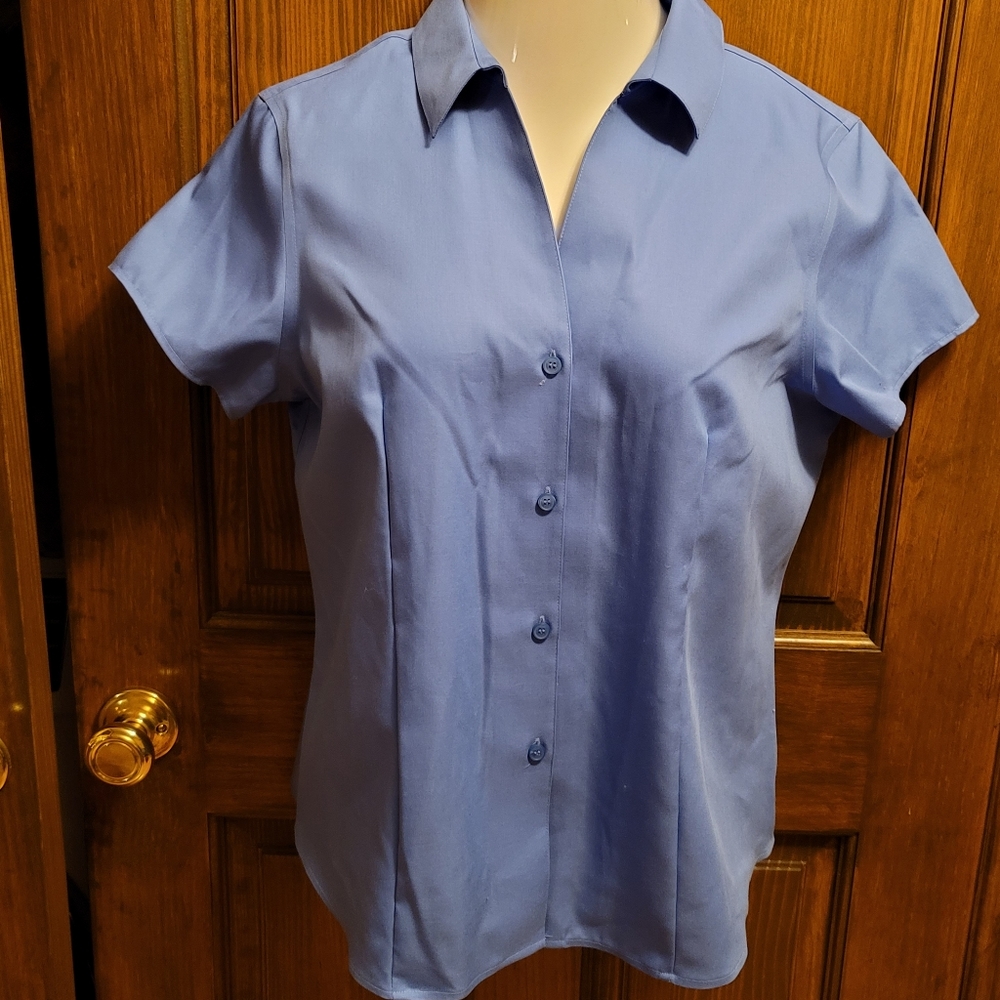 Jones New York Light Blue Short Sleeve Button-Down Shirt